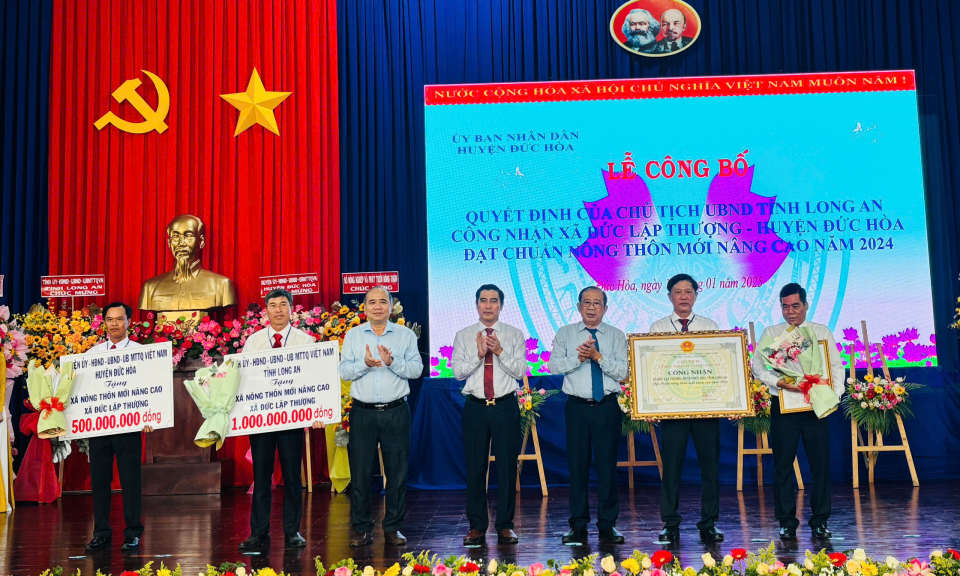 Đức Hòa công bố quyết định xã đạt chuẩn nông thôn mới nâng cao Đức Lập Thượng