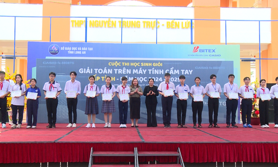 Hơn 400 thí sinh tham gia Cuộc thi Học sinh giỏi giải Toán trên máy tính cầm tay cấp tỉnh lần thứ 21