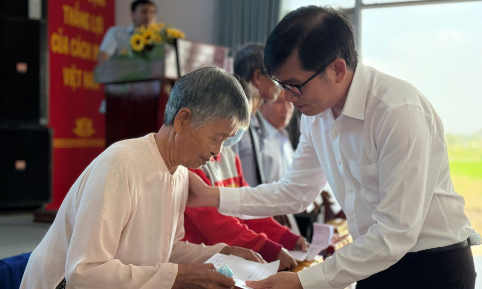 Tết yêu thương - đón Xuân về