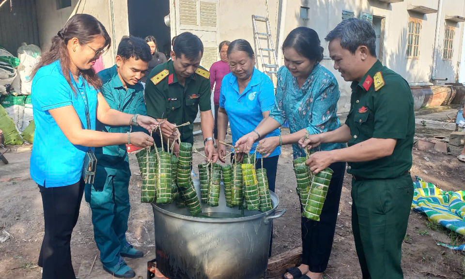 Sôi nổi Hội thi gói bánh tét mừng Đảng, mừng Xuân Ất Tỵ 2025