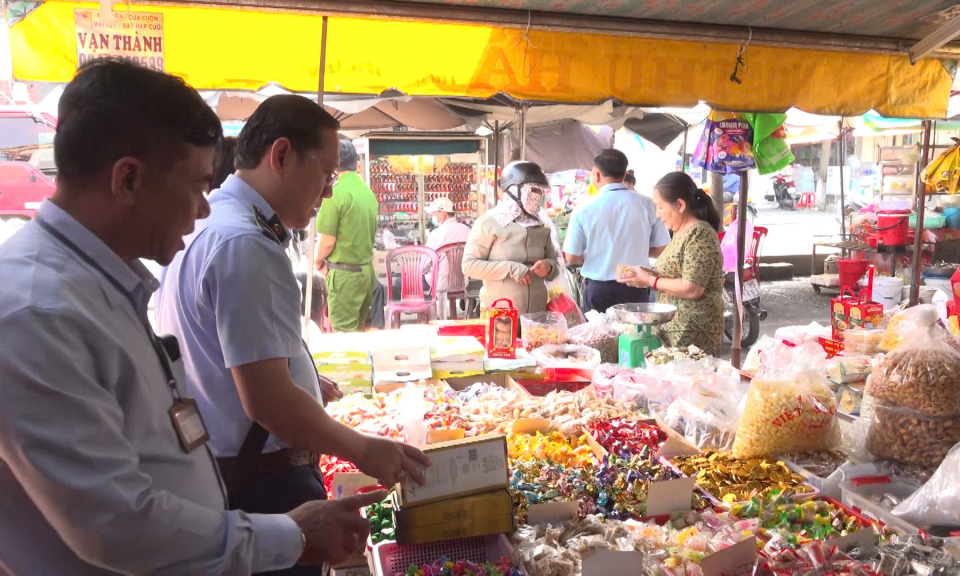Đức Hòa kiểm tra an toàn vệ sinh thực phẩm trong dịp Tết Nguyên đán Ất Tỵ 2025