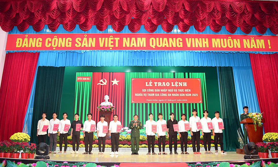 Thạnh Hoá trao lệnh gọi công dân nhập ngũ