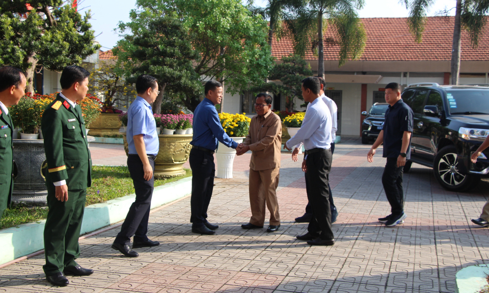 Thủ Thừa tiếp và làm việc với Đoàn đại biểu huyện Svay Anto, tỉnh Prey Veng