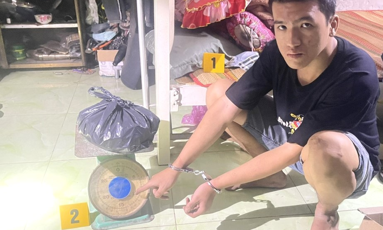 Bến Lức bắt quả tang đối tượng sản xuất, buôn bán pháo nổ