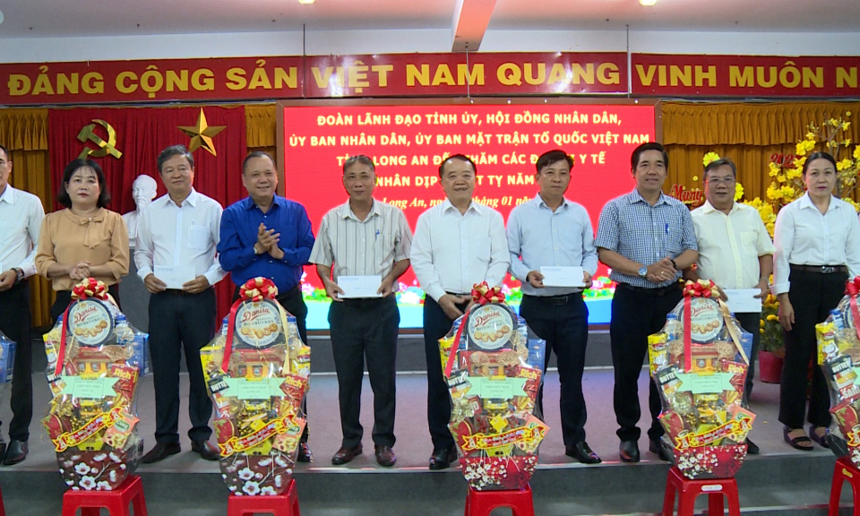Thăm, chúc Tết các đơn vị y tế nhân dịp Tết Nguyên đán Ất Tỵ 2025