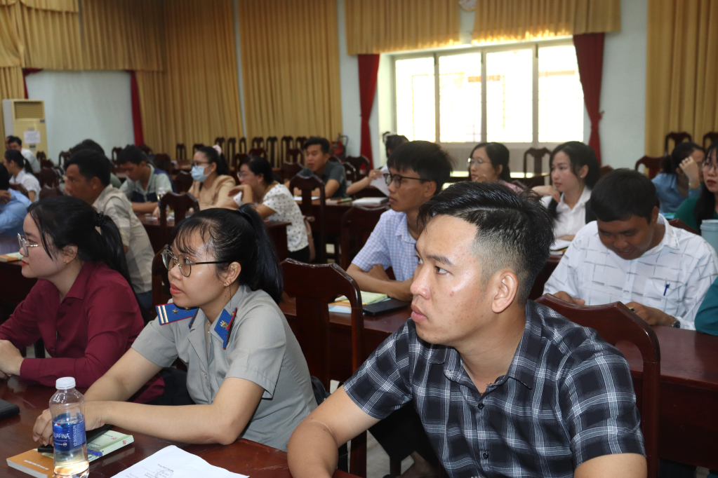 Cần mở khóa đào tạo lý thuyết chính trị thứ năm vào năm 2025