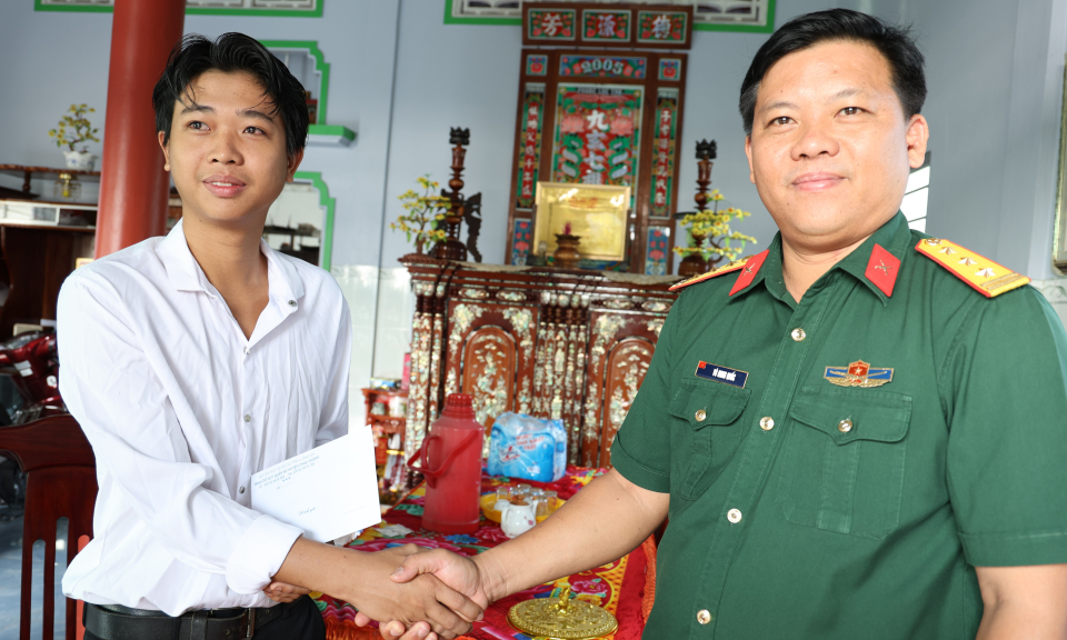 Châu Thành - Đảng viên trẻ tình nguyện nhập ngũ