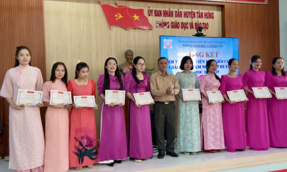 Tân Hưng công nhận “Giáo viên dạy giỏi cơ sở giáo dục mầm non cấp huyện” 
