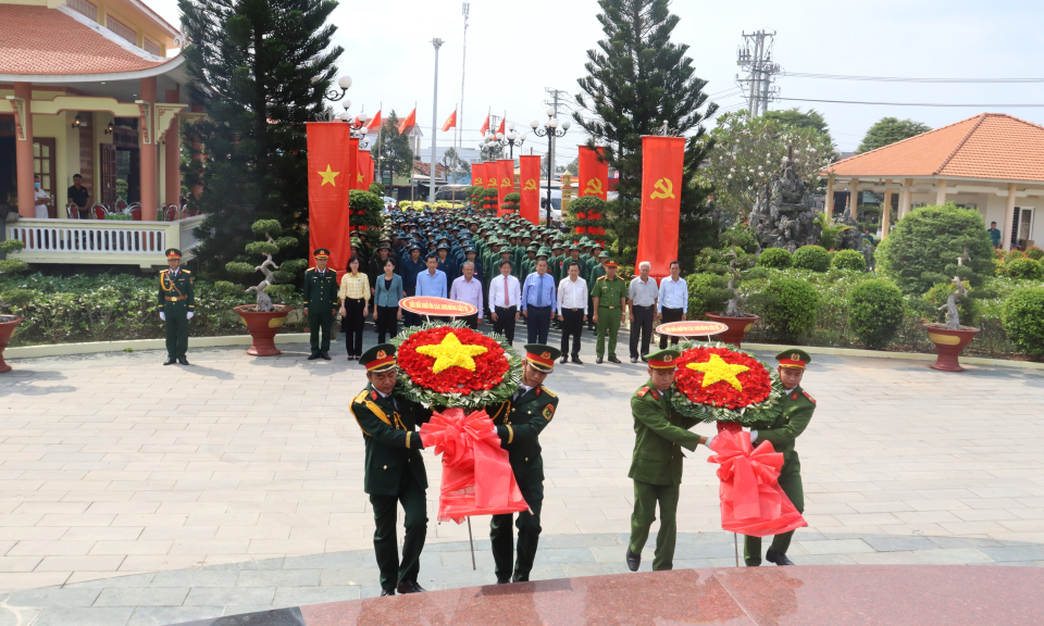 Huyện Cần Đước tiễn thanh niên nhập ngũ năm 2025