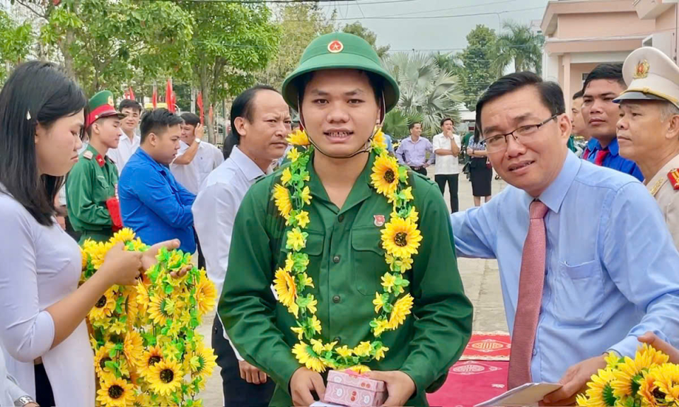 Tân Hưng tổ chức Lễ giao nhận quân năm 2025
