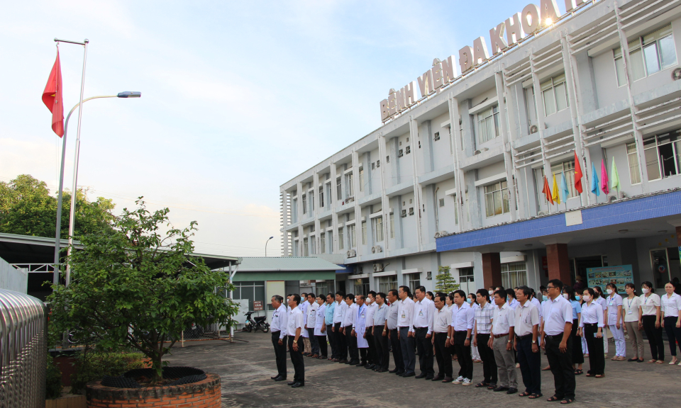 Ngành Y tế huyện Thủ Thừa chăm sóc sức khỏe người dân