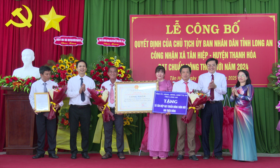Xã Tân Hiệp, huyện Thạnh Hóa đạt chuẩn nông thôn mới 