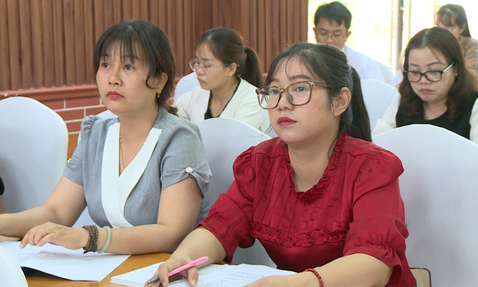 Triển khai các văn bản pháp luật về quản lý chất lượng an toàn thực phẩm nông lâm thủy sản 