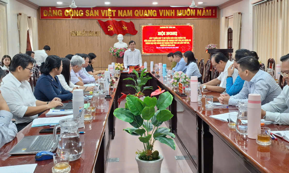 Thành phố Tân An lấy ý kiến góp ý dự thảo báo cáo chính trị trình Đại hội Đảng 