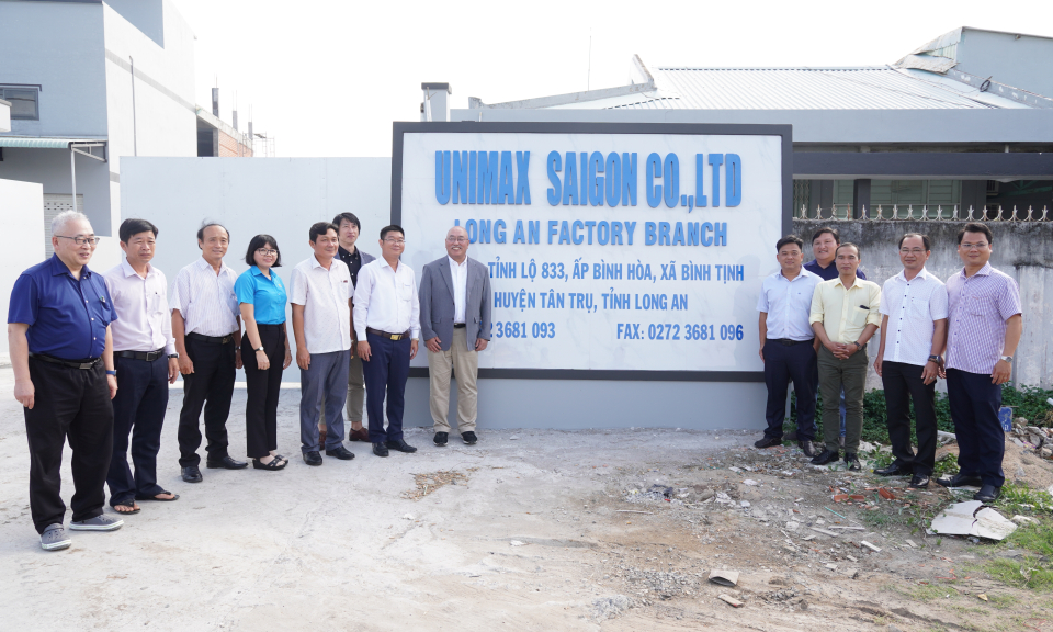 Bí thư Huyện ủy Tân Trụ thăm, làm việc với doanh nghiệp