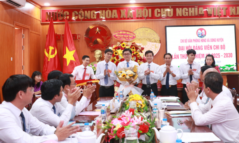 Tân Trụ tổ chức Đại hội điểm Khối cơ quan hành chính, sự nghiệp