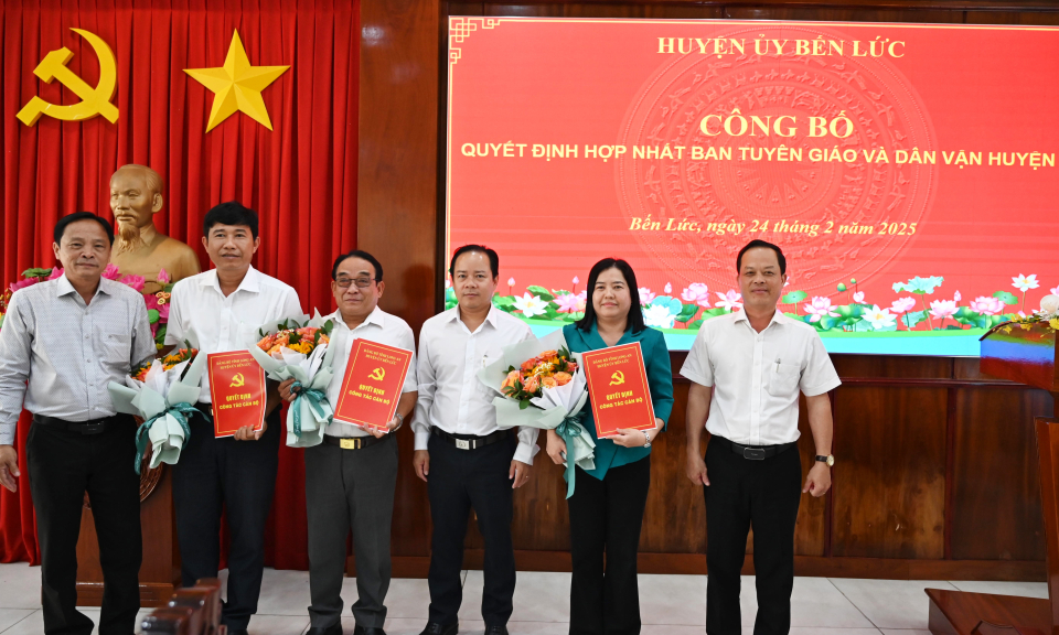 Bến Lức hợp nhất Ban Tuyên giáo - Ban Dân vận, kết thúc hoạt động Trung tâm Chính trị huyện