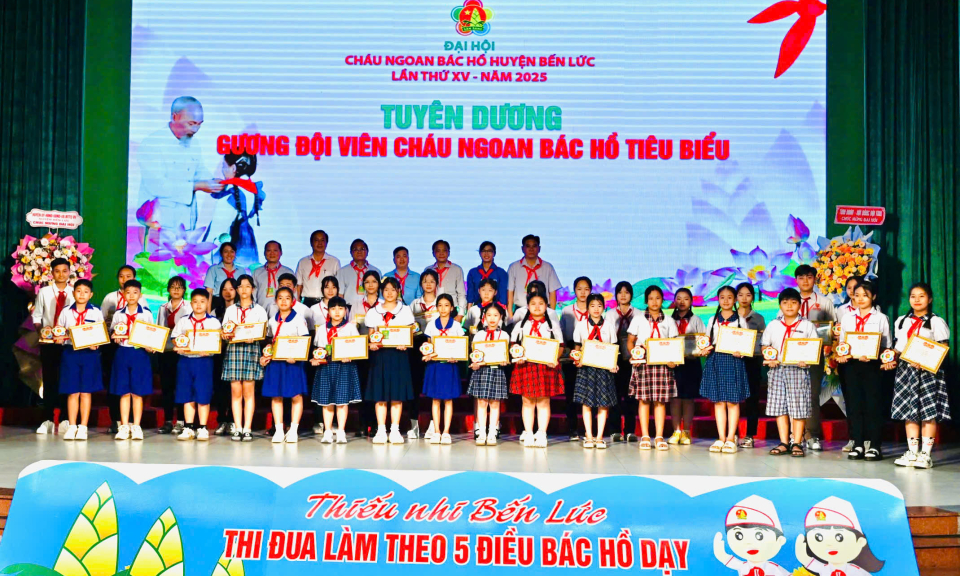 Bến Lức tuyên dương 103 cháu ngoan Bác Hồ