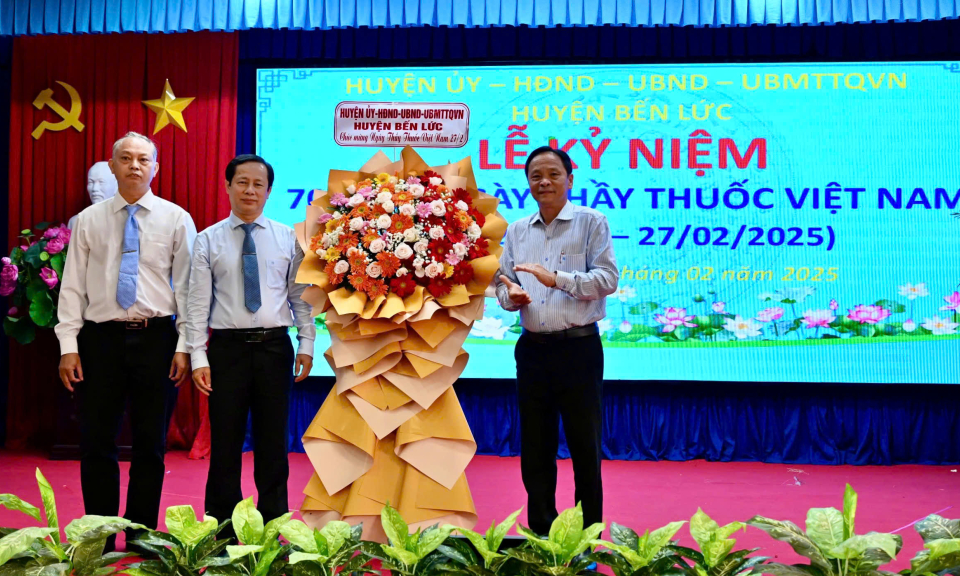 Bến Lức kỷ niệm 70 năm Ngày Thầy thuốc Việt Nam (27/2/1955 - 27/2/2025)