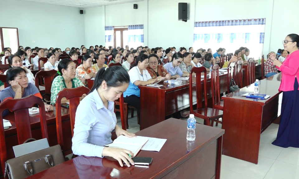 Đức Hòa tập huấn cán bộ Hội Phụ nữ xã, thị trấn