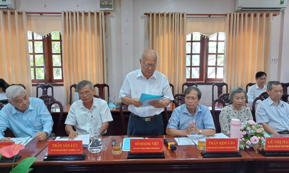 Nguyên lãnh đạo đóng góp ý kiến vào dự thảo báo cáo chính trị trình Đại hội Đảng bộ thành phố Tân An
