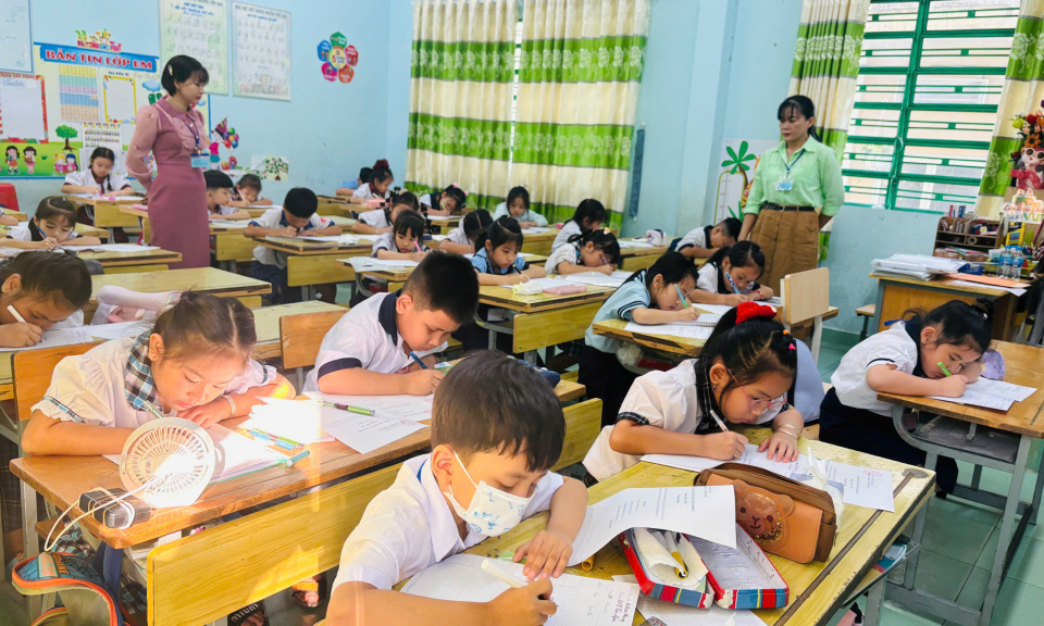 Đức Hòa tổ chức hội thi viết chữ đẹp cấp tiểu học 