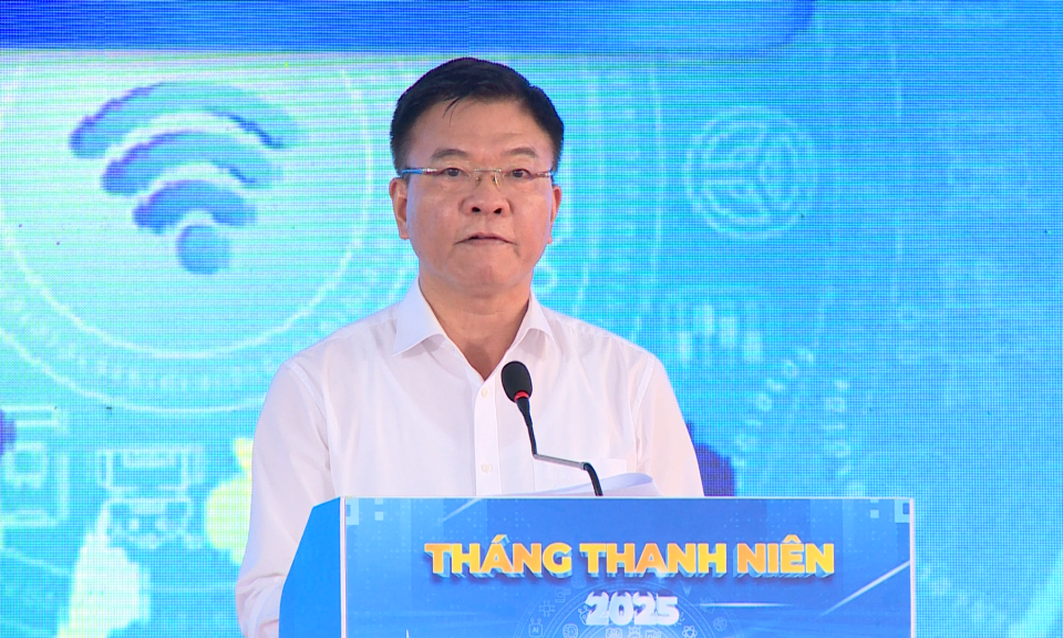 Phó Thủ tướng dự “Lễ khởi động Tháng Thanh niên 2025” tại Long An