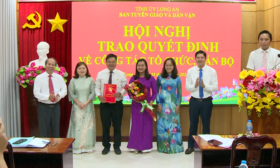 Ban Tuyên giáo và Dân vận Tỉnh ủy công bố các quyết định về tổ chức, cán bộ