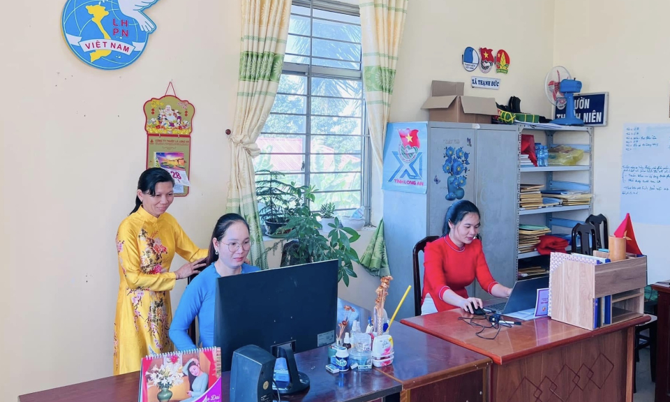 Phụ nữ Bến Lức hưởng ứng Tuần lễ áo dài Việt Nam