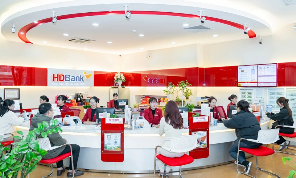 Nghiêm cấm ngân hàng thương mại tự tăng lãi suất