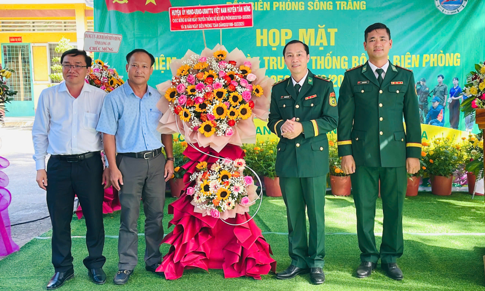 Đồn Biên phòng Sông Trăng họp mặt Ngày Truyền thống Biên phòng và ra quân huấn luyện
