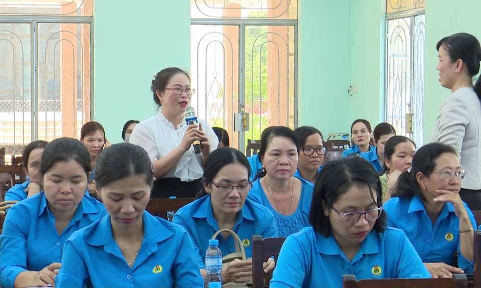 Tân Trụ: Nói chuyện chuyên đề “Chăm sóc sức khỏe sinh sản cho nữ nữ lao động”