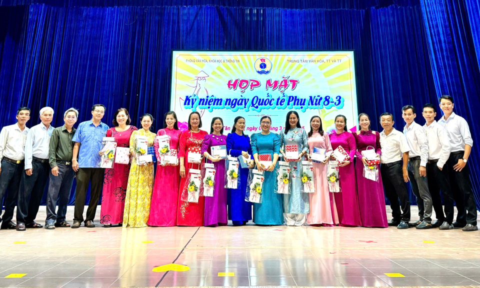 Ngành Văn hóa huyện Tân Hưng họp mặt kỷ niệm Ngày Quốc tế Phụ nữ 8/3
