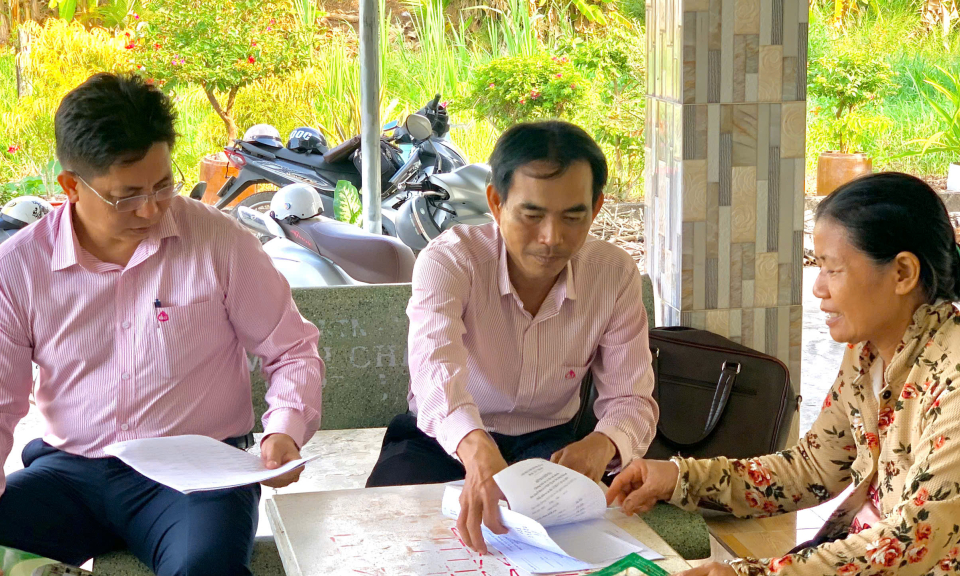 Ngân hàng Chính sách xã hội tỉnh làm việc tại huyện Thạnh Hóa