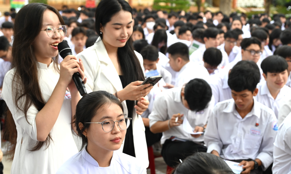 Bến Lức hơn 1.900 học sinh tham gia chương trình hướng nghiệp “Đúng ngành nghề - Sáng tương lai”