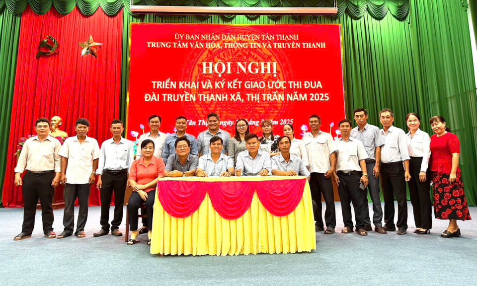 Trung tâm Văn hóa, Thông tin và Truyền thanh huyện Tân Thạnh ký kết giao ước thi đua với xã, thị trấn