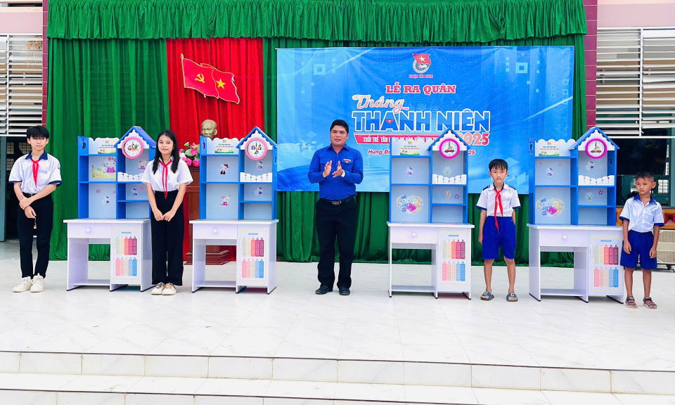 Tân Hưng: Công trình măng non “1.000 góc học tập cho em”