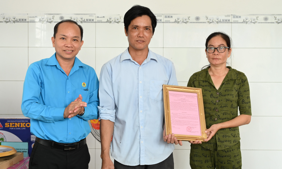 Bến Lức trao tặng  “Mái ấm Công đoàn” cho công nhân lao động có hoàn cảnh khó khăn