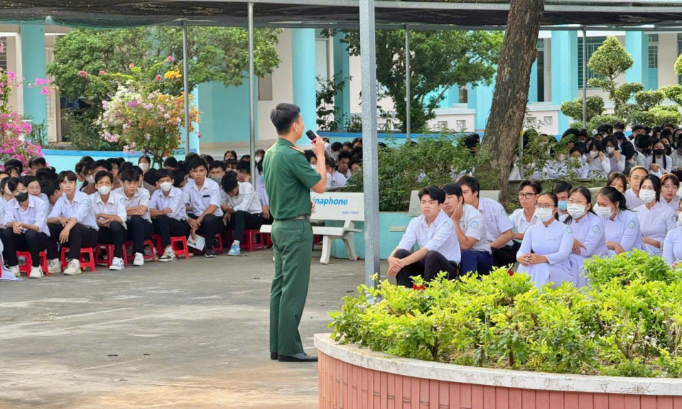 Trường Sĩ quan Lục Quân 2 tư vấn tuyển sinh quân sự tại huyện Bến Lức