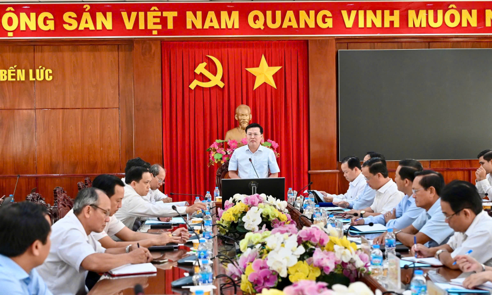 Phó Bí thư Thường trực Tỉnh ủy làm việc tại Bến Lức