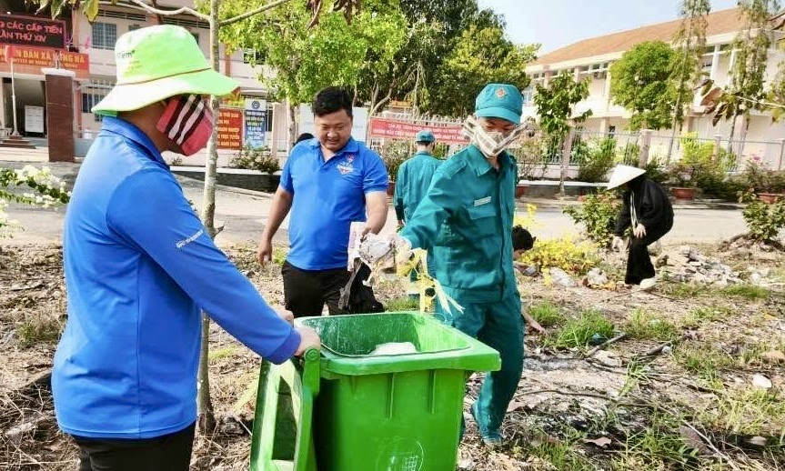 Tân Hưng đồng loạt ra quân “Ngày Chủ nhật xanh” lần 1 năm 2025