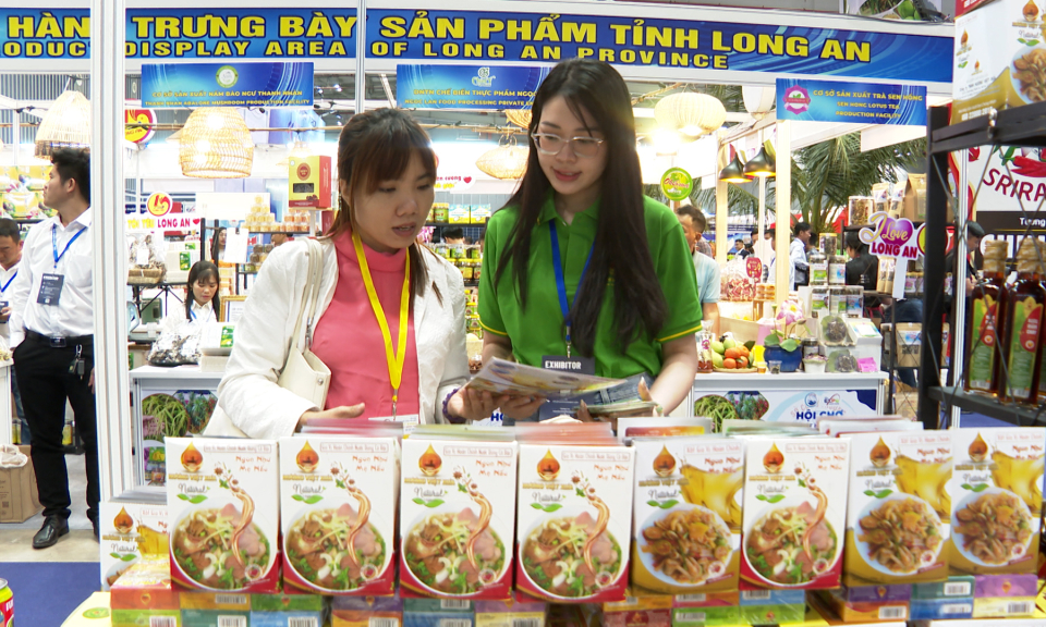 Khai mạc hội chợ hàng Việt Nam tiêu biểu xuất khẩu 2025 tại TP. HCM