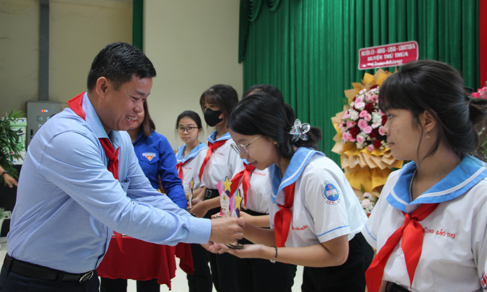 Thủ Thừa: Đại hội cháu ngoan Bác Hồ