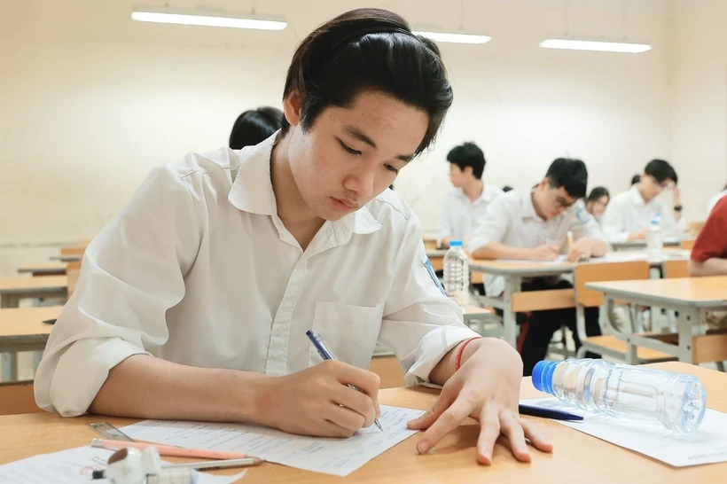 Thí sinh dự thi Tốt nghiệp trung học phổ thông (Ảnh: TTXVN)
