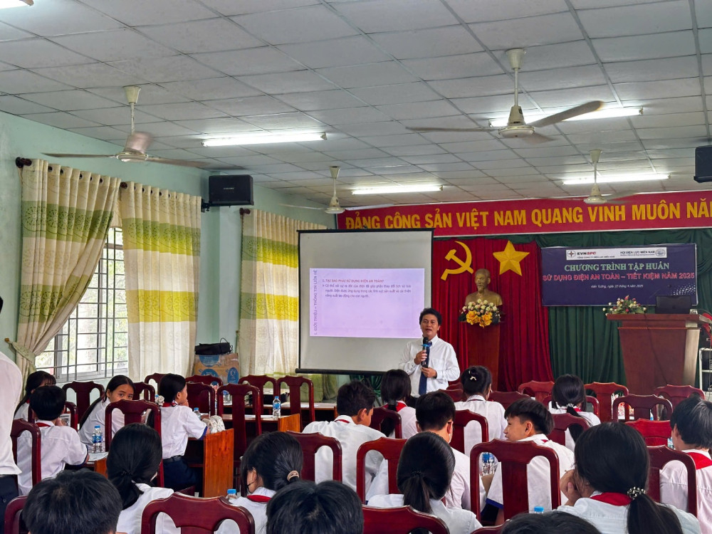 Đoàn công tác tuyên truyền tại Thị xã Kiến Tường và huyện Mộc Hóa