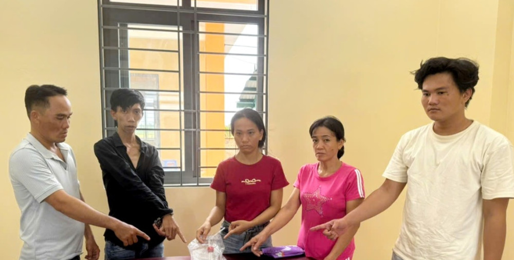 Năm đối tượng bị khởi tố (ảnh C.A)