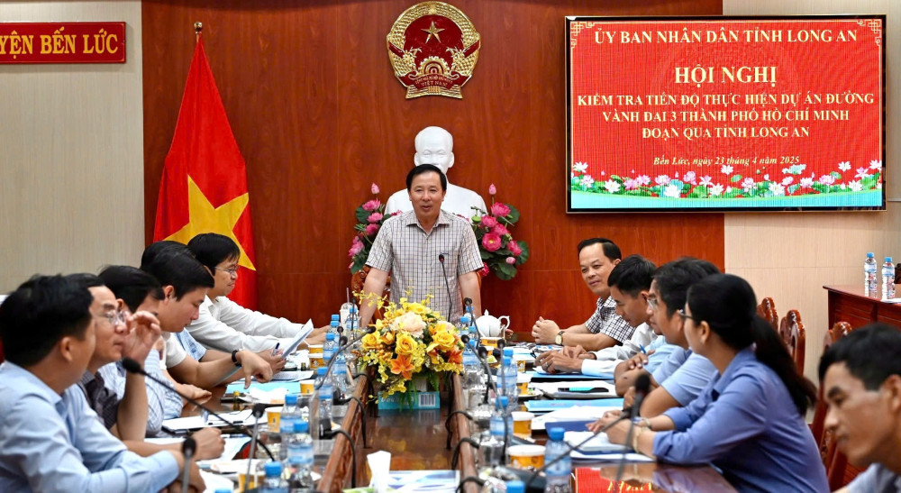 Phó Bí thư Tỉnh ủy, Chủ tịch UBND tỉnh - Nguyễn Văn Út phát biểu kết luận tại buổi làm việc