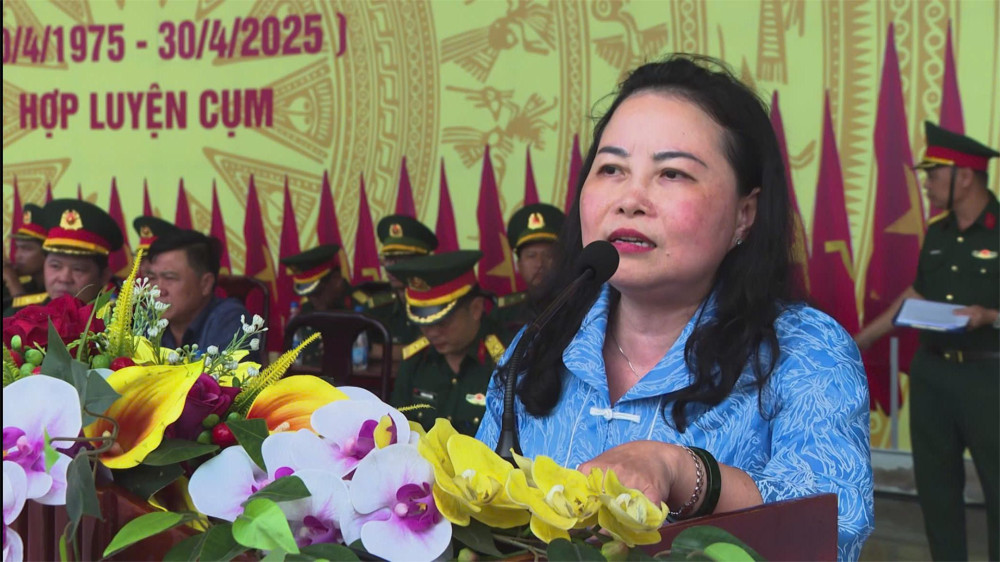 Ủy viên Ban Thường vụ Tỉnh ủy, Chủ tịch UBMTTQ Việt Nam tỉnh - Nguyễn Thị Thu Trinh phát biểu tại hội nghị
