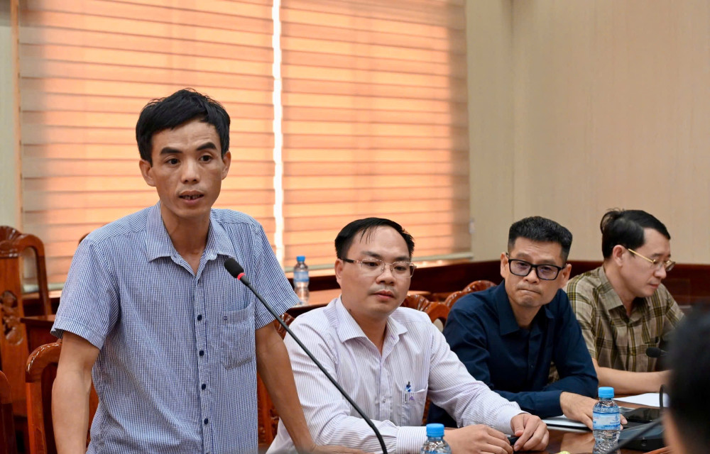 Đại diện các nhà thầu báo cáo tiến độ thi công dự án