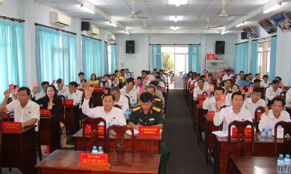  Hội nghị Ban chấp hành Đảng bộ huyện Thủ Thừa lần thứ 21